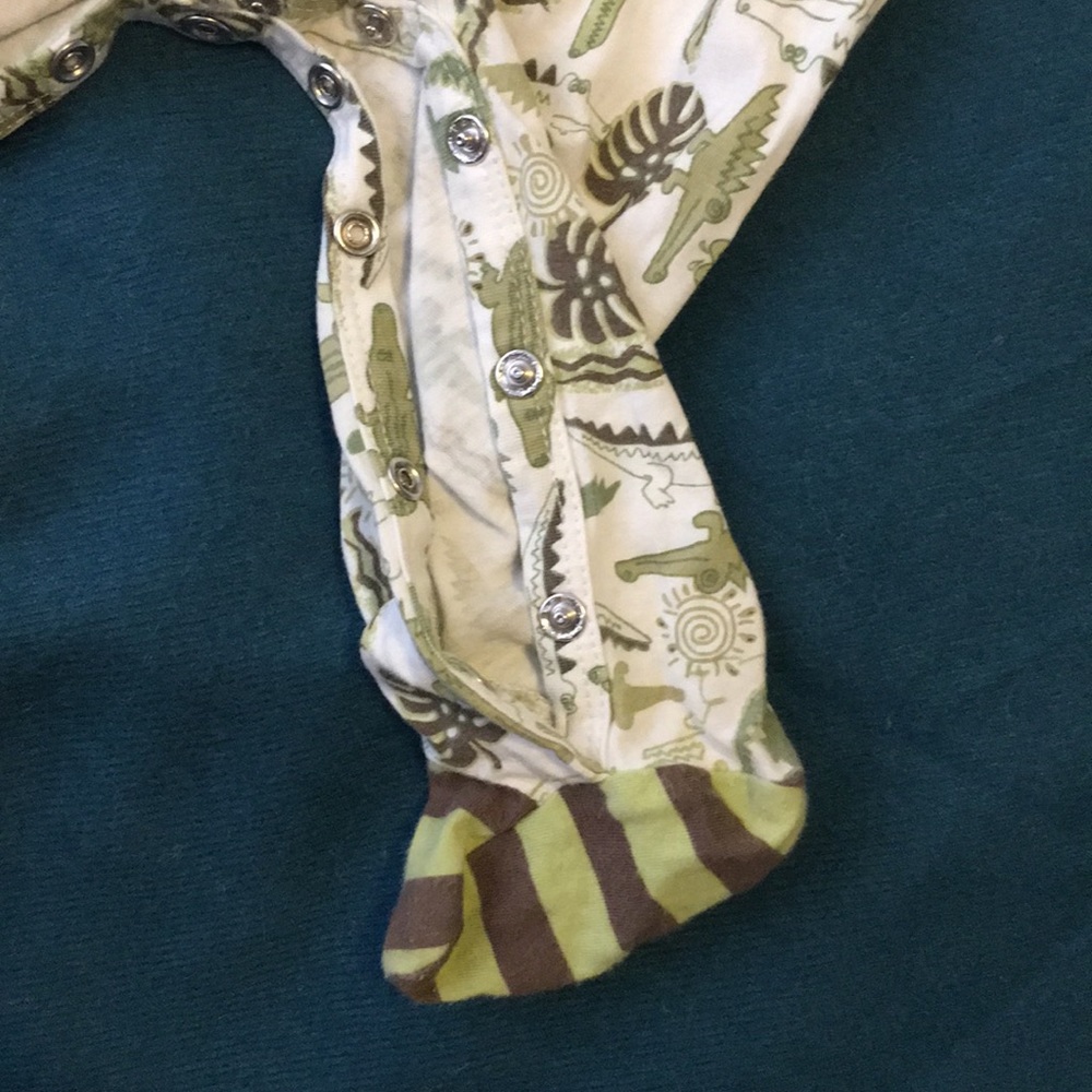 Rabbitmoon Crocodile Footie, size 6-9 months - Picture 3 of 4
